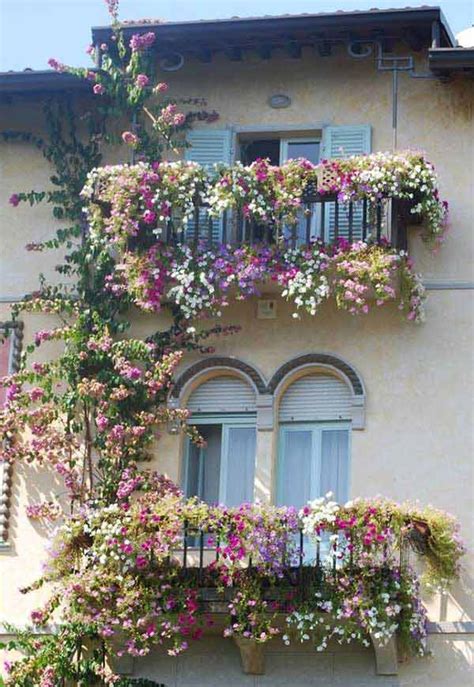 Top 23 Spectacular Balcony Gardens That You Must See