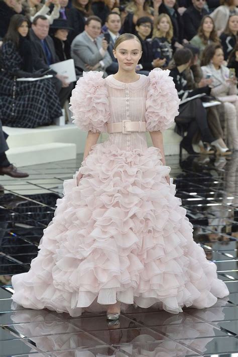 100 Of Karl Lagerfelds Best Chanel Runway Moments Karl Lagerfeld