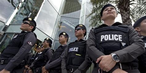 ประเทศไทย: การดำเนินคดีต่อผู้ชุมนุมโดยสงบในศาลทหารเป็น 
