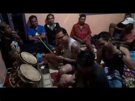 Dot diot tarian dayak khas kalimantan timur. Pemuda Desa Kandui Latihan Tabuh Musik Suku Dayak ...