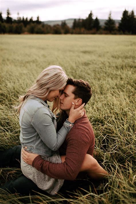 A Couple In A Field During Their Hood River Oregon Engagement Couple Photoshoot Poses Couple