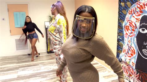 Watch The Real Housewives Of Atlanta Excerpt Kandi Burruss Cannot Make It Clap