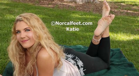 Barefoot Blonde Does Exercises In The Park Feet File Feet Porn Pics Foot Fetish Pics Sexy