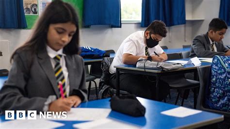 Lockdown Government Resists Calls To Shut Schools In England