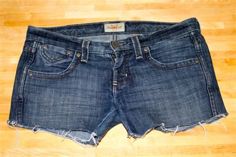 Diy Denim Cut Offs How To Dress Up Your Shorts With Feathers Photos