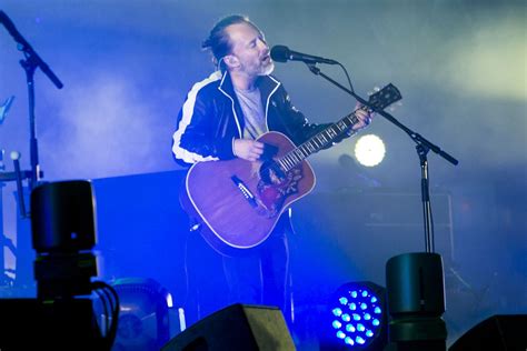 Estamos escuchando true love waits de radiohead con letra en este video de música online con en el video clip con estilo pop rock y editado en (2016) e incluido en el disco ''a moon shaped pool''. Durante sua passagem histórica no Soundhearts Festival no Rio de Janeiro, Thom Yorke fugiu do ...