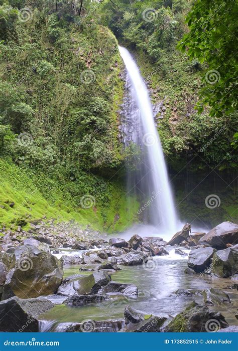 La Fortuna Waterfall Side View Stock Image Image Of Arenal