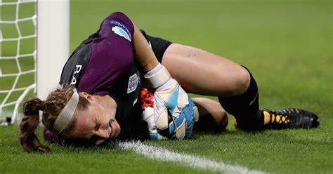England Goalkeeper Karen Bardsley Plays On With Broken Leg For 14