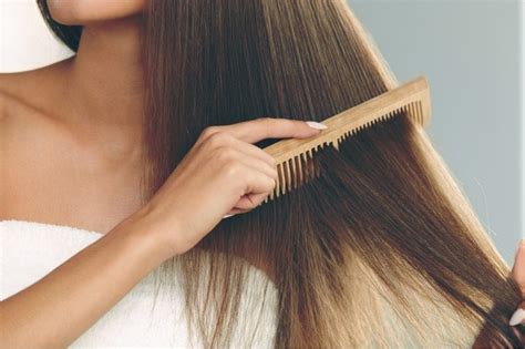 11 Tips Cara Merawat Rambut Kering Mudah Banget Orami