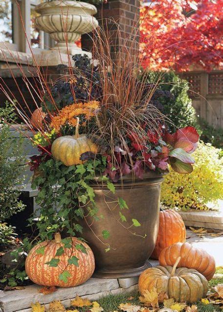 25 Outdoor Fall Décor Ideas That Are Easy To Recreate