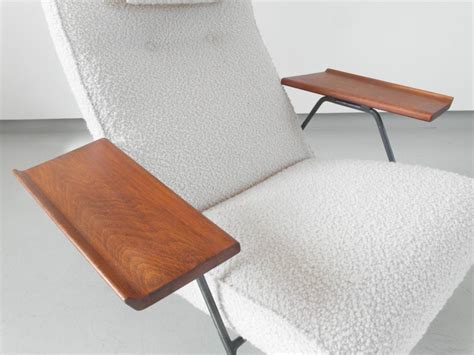 Robin day designer inglese, che con la moglie lucienne è stato protagonista della storia del design oltre manica, noto ai più, per aver progettato tra le prime sedie impilabile in polipropilene stampate ad iniezione. Original Vintage Robin Day Reclining Chair for Hille, UK ...