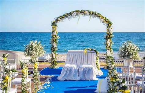 C'è davvero l'imbarazzo della scelta, in puglia, per celebrare un matrimonio sulla spiaggia. Matrimonio in spiaggia: dove farlo e come organizzarlo