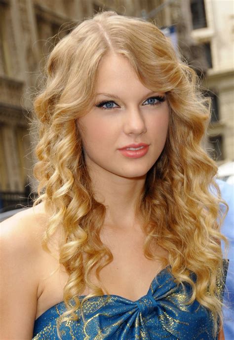 Ly Hairstyles Taylor Swift Long Curly Hairstyle