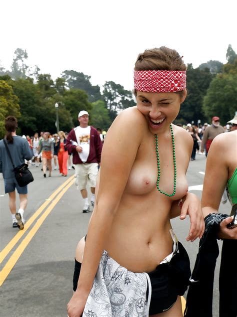 Young Topless Women At Bay To Breakers Run 10 Pics Xhamster