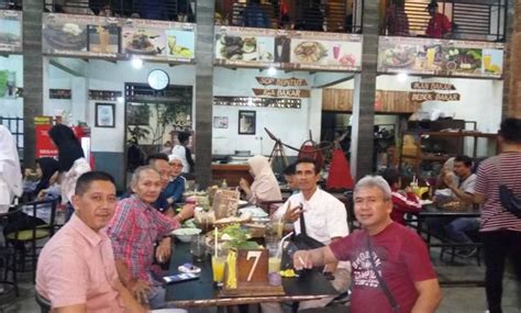 10 Gambar Tempat Makan Di Cimahi 2022 Restoran Enak • Reft Digital Blog