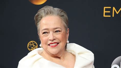 Kathy Bates debuts new slimmed-down look after 60 pound weight loss | Fox News