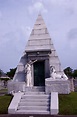 Discover the Enchanting Metairie Cemetery in New Orleans