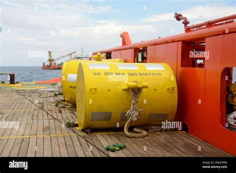 Offshore Oil Rig Maintenance Hi Res Stock Photography And Images Alamy