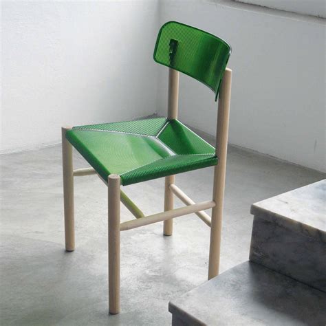 A film of manufacturing process of lightwood chair, designed by jasper morrison. Jasper Morrison | Trattoria Chair