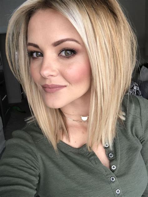 Medium length layered haircuts are incredibly popular among women of all ages, face shapes, and hair types. Blonde Wigs Lace Frontal Platinum Gray Hair in 2020 | Cute ...