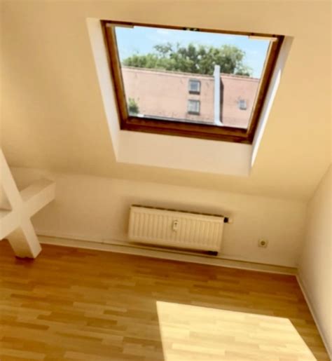 Klicken sie hier und überzeugen sie sich selbst! Renoviert: Ruhige 2-Zimmer-DG-Altbau-Wohnung mit Blick ins ...