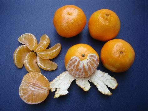 Fileclementines Whole Peeled Half And Sectioned Wikimedia Commons