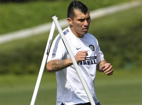 Jun 03, 2021 · y justamente en el torneo que se disputó en brasil en 2019 dejó una postal polémica entre gary medel y lionel messi a los pechazos. Gary Medel será presentado el lunes en el Inter de Milan ...