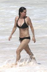 Courteney Cox In Bikini On The Beach In Bahamas Hawtcelebs