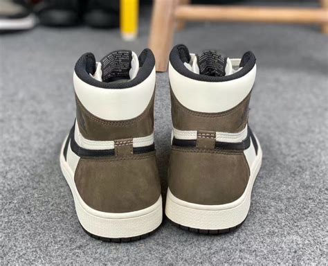 Continuing on this trend, the brand looks to release two mocha themed sneakers. Air Jordan 1 High OG "Dark Mocha" Fecha de Lanzamiento ...