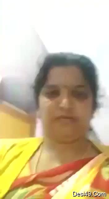 sexy bhabhi strip her saree and showing boobs watch indian porn reels fap desi