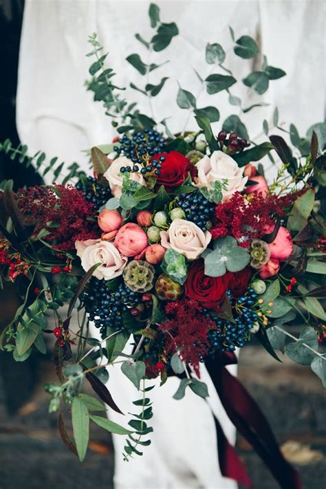 22 Smoking Hot Winter Wedding Bouquets You Cant Resist