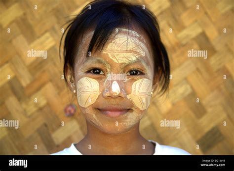 Myanmar Burma Burmese Little Girl Hi Res Stock Photography And Images