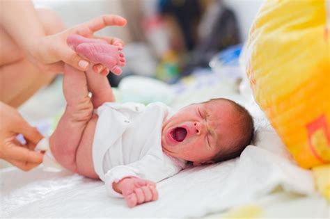 Cómo cambiar el pañal de un bebé consejos prácticos Embarazo y