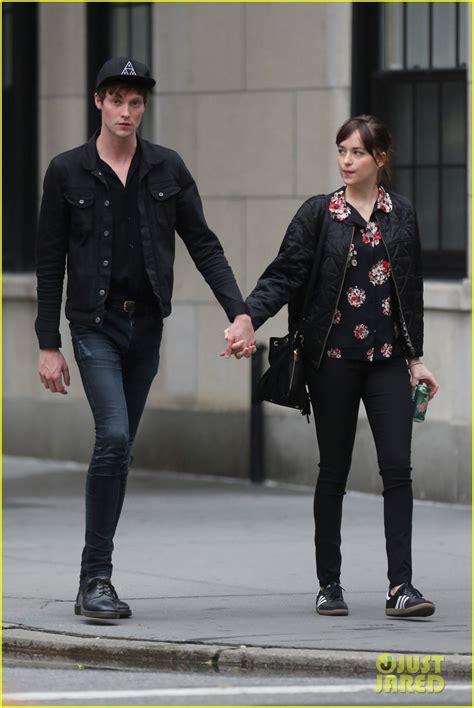 dakota johnson and matthew hitt split exclusive photo 3675996 dakota johnson exclusive