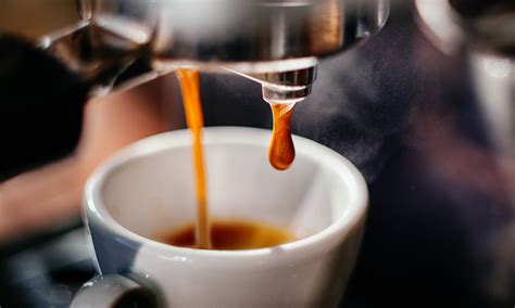 Espresso is a borrowed word from italian referring to coffee brewed by forcing steam or hot water through finely ground coffee. ΕΦΕΤ: Προσοχή - Ανακαλείται γνωστός καφές espresso | LiFO