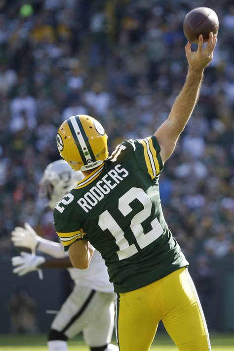 Rodgers Throws 5 Td Passes Packers Gash Raiders 42 24