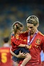 Fernando Torres con su hija Nora tras ganar España la Eurocopa 2012 ...