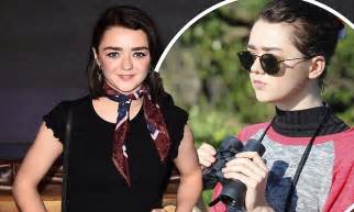 Representatives Confirm Leaked Images Of Topless Maisie Williams Are Genuine Daily Mail Online