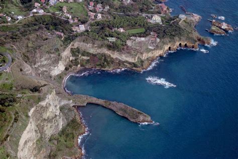 Isola La Gaiola In Neapel Lastet Auf Dieser Insel Ein Fluch Travelbook