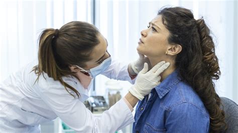 Cu Ndo Debo Preocuparme Por Un Bulto En El Cuello