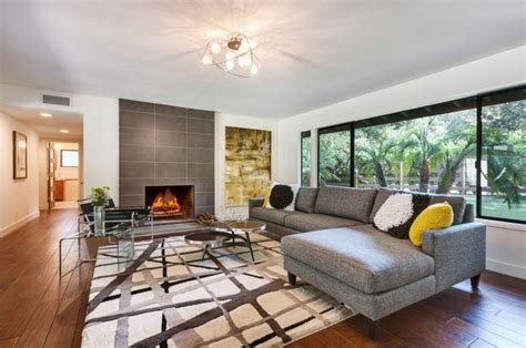 Your modern living room is a place to relax and regroup from the trials and responsibilities of the outside world. Two Sided Fireplace Warms Spacious Interior Effortless with Eclectic Plan - HomesFeed