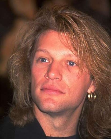 Its color is somewhere between chestnut and auburn, and the frosty streaks in it give it a sizzling golden sheen. Pin auf bon jovi#1♥