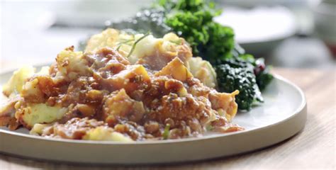 meat free meals how to make jamie oliver s vegetarian cottage pie meat free cottage pie