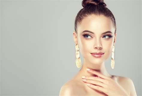 Model Girl Earrings Makeup Coolwallpapersme