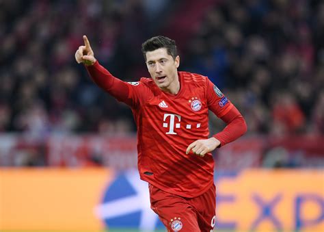 Marco huck und dennis lewandowski boxen am samstag im wurmbergstadion gegeneinander. FC Bayern: Robert Lewandowski feiert mit Baby-Jubel ...