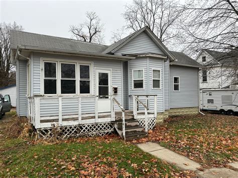 615 E Main St Clinton Il 61727 House Rental In Clinton Il