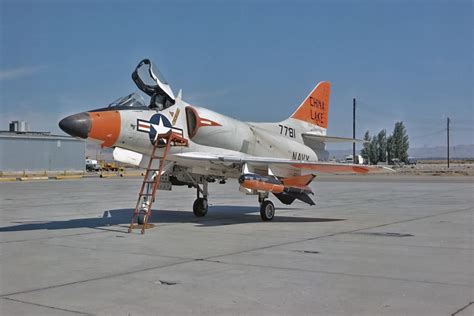 Naf A 4c Skyhawk Buno 147781 Naf China Lake A 4c Skyhawk B Flickr