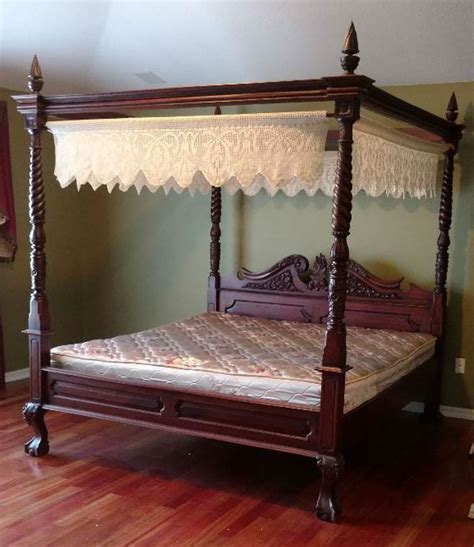 A fine example of traditional handmade workmanship, the open canopy four poster bed is one of our most popular beds. Vintage Ornate Mahogany Four Poster Canopy King Bed