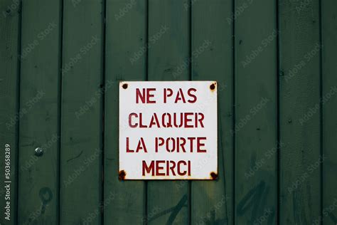 Panneau Ne Pas Claquer La Porte Merci Stock Photo Adobe Stock