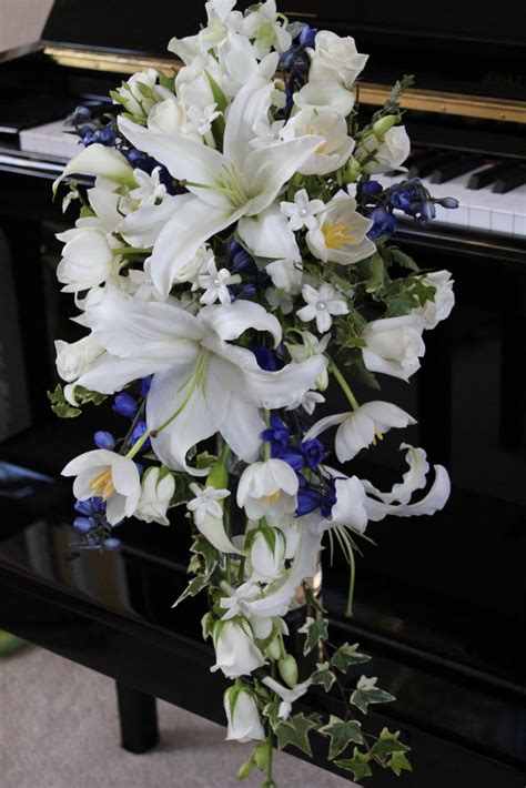 Bloomingmill Cascading Bridal Bouquet